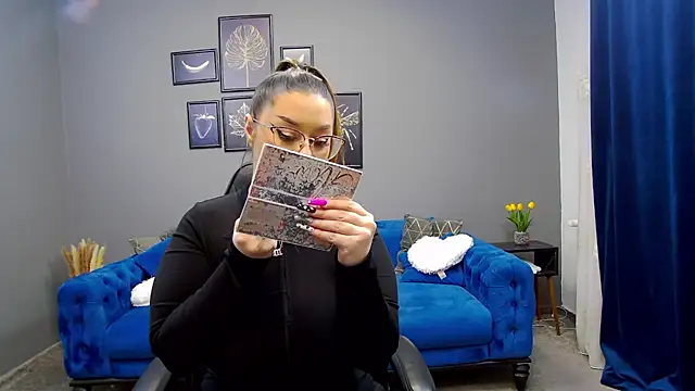 Snapshot of Katewalker_ chatting on 02-06-25, 06:13 Katewalker online show from 02-06-25, 06:13