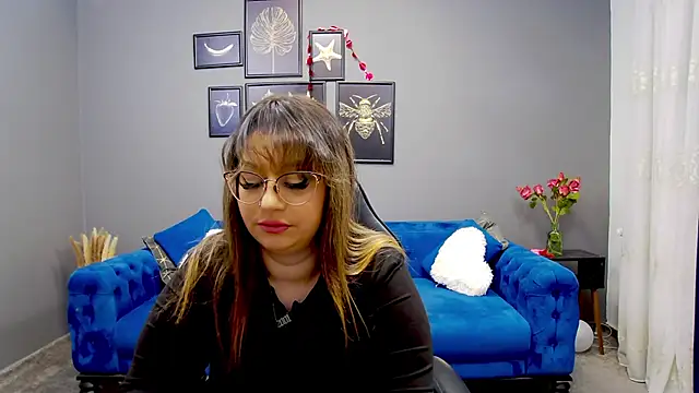 Snapshot of Katewalker_ chatting on 02-21-25, 06:15 Katewalker online show from 02-21-25, 06:15