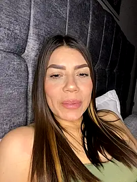 martina contreras online show from 10-29-25, 05:10