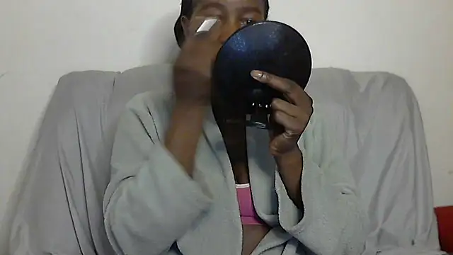 sluttylaura21 online show from 03-16-25, 12:01