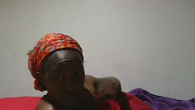 sluttylaura21 online show from 09-15-25, 04:23