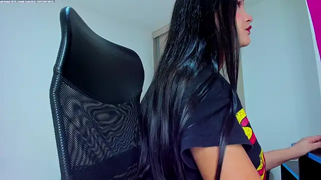 monica little23 online show from 04-26-26, 06:38