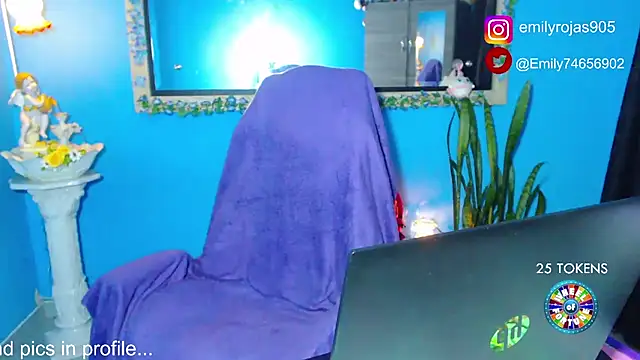 Snapshot of EmiTranny chatting on 12-28-24, 09:08 EmiTranny online show from 12-28-24, 09:08