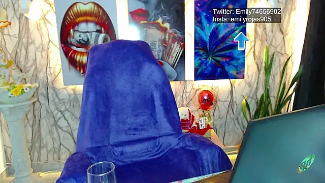 Snapshot of EmiTranny chatting on 03-21-25, 12:51 EmiTranny online show from 03-21-25, 12:51