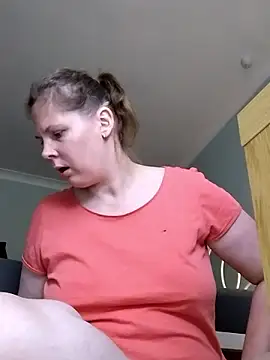 Snapshot of xxSexyBushLinnxx chatting on 12-04-24, 12:36 xxSexyBushLinnxx online show from 12-04-24, 12:36