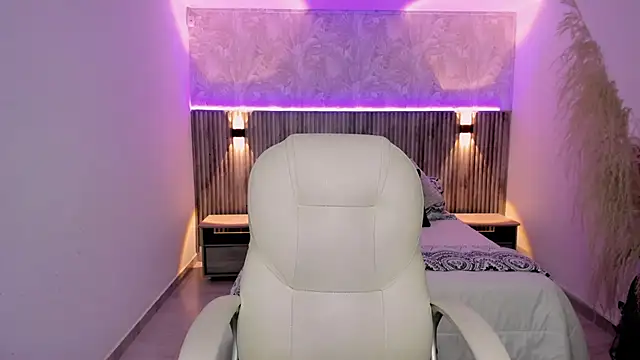 emilly smith 1 online show from 01-07-25, 03:24