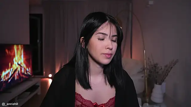 anniehillofficial online show from 10-01-25, 08:37