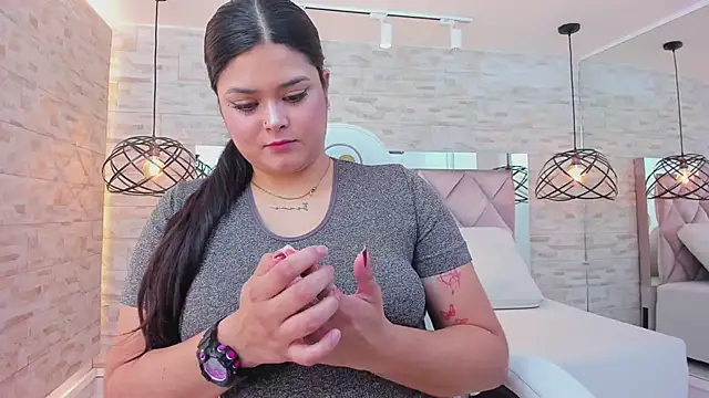 Snapshot of im_mou_ chatting on 01-24-25, 12:52 im mou online show from 01-24-25, 12:52