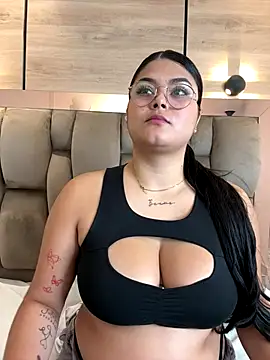 Snapshot of im_mou_ chatting on 10-29-25, 12:51 im mou online show from 10-29-25, 12:51