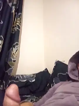 Snapshot of Linex06 chatting on 03-04-26, 07:09 Linex06 online show from 03-04-26, 07:09