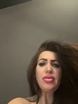 Snapshot of ASSYA chatting on 10-04-25, 01:03 ASSYA online show from 10-04-25, 01:03