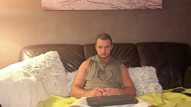 Snapshot of paulblack21 chatting on 10-26-25, 01:00 paulblack21 online show from 10-26-25, 01:00