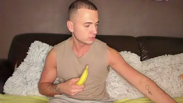 Snapshot of paulblack21 chatting on 11-08-25, 06:29 paulblack21 online show from 11-08-25, 06:29