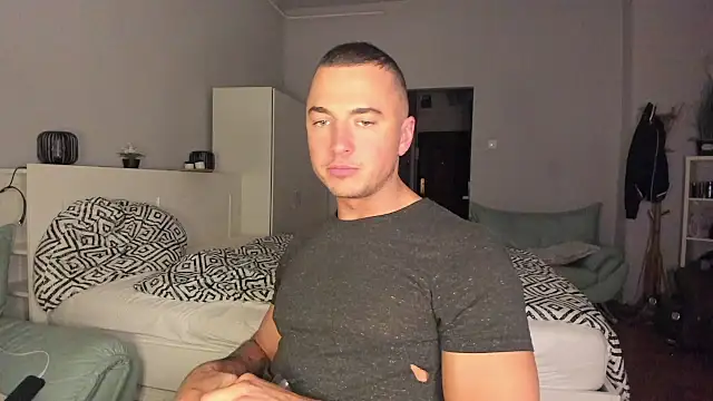 Snapshot of paulblack21 chatting on 11-19-25, 07:47 paulblack21 online show from 11-19-25, 07:47