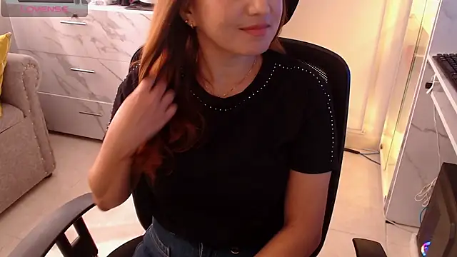 Snapshot of Angela_smile chatting on 12-14-24, 03:04 Angela smile online show from 12-14-24, 03:04