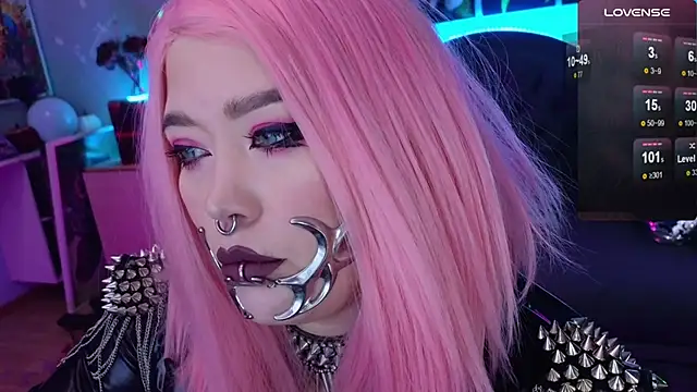 Snapshot of wickedxqueen chatting on 12-11-24, 04:49 wickedxqueen online show from 12-11-24, 04:49