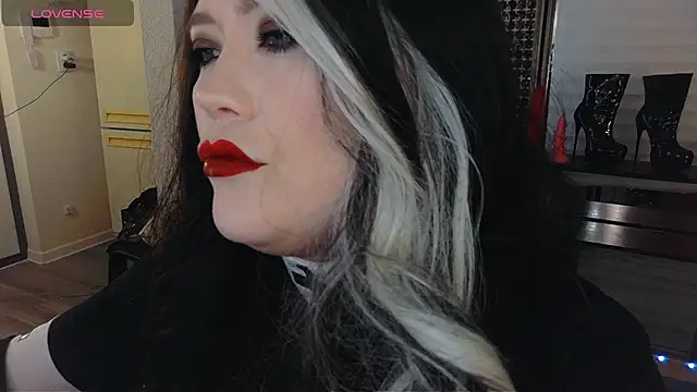wickedxqueen online show from 04-15-26, 07:58