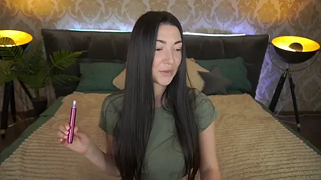 EmilyHalls online show from 02-04-25, 09:49