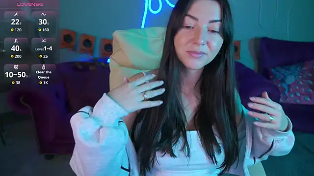 EmilyHalls online show from 10-31-25, 07:09