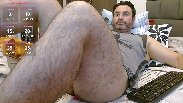 Snapshot of rodrher81 chatting on 10-23-25, 05:23 rodrher81 online show from 10-23-25, 05:23