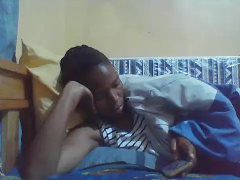 Snapshot of Smillie_prety chatting on 05-16-26, 03:25 Smillie prety online show from 05-16-26, 03:25