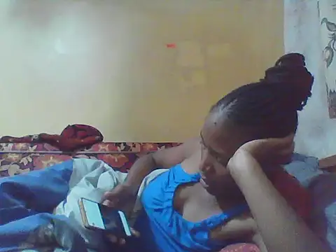 Snapshot of Smillie_prety chatting on 06-11-26, 03:48 Smillie prety online show from 06-11-26, 03:48