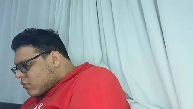 Snapshot of batman2433 chatting on 10-30-25, 06:52 batman2433 online show from 10-30-25, 06:52