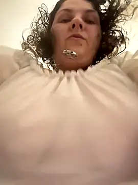 Snapshot of Taisia_W chatting on 10-03-25, 05:54 Taisia W online show from 10-03-25, 05:54