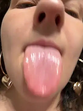 Snapshot of Taisia_W chatting on 10-06-25, 06:11 Taisia W online show from 10-06-25, 06:11