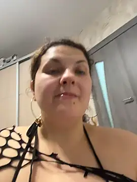 Snapshot of Taisia_W chatting on 12-02-25, 06:41 Taisia W online show from 12-02-25, 06:41