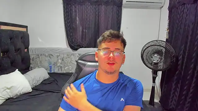 Snapshot of TylerMiuller chatting on 12-15-25, 10:25 TylerMiuller online show from 12-15-25, 10:25