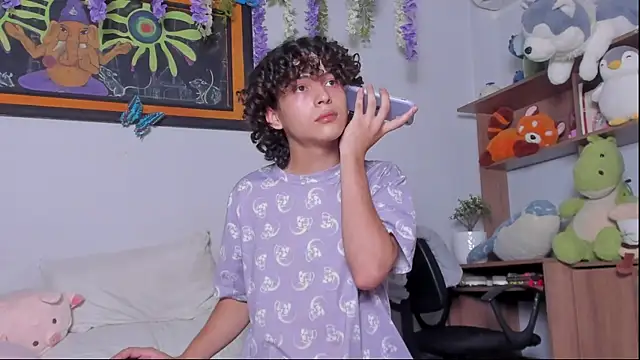 Snapshot of Cherry_boy_18 chatting on 02-18-25, 02:16 Cherry boy 18 online show from 02-18-25, 02:16