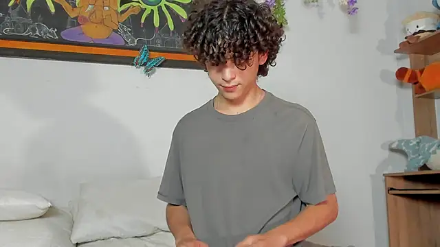 Snapshot of Cherry_boy_18 chatting on 03-13-25, 01:54 Cherry boy 18 online show from 03-13-25, 01:54