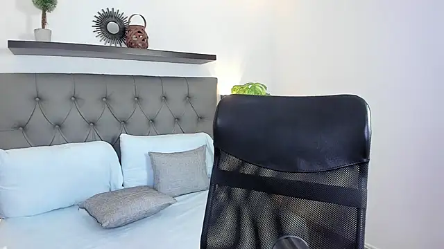 nataly rodri online show from 10-04-25, 01:36