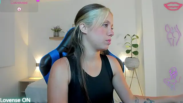 Snapshot of nataly_rodri chatting on 04-29-26, 02:04 nataly rodri online show from 04-29-26, 02:04