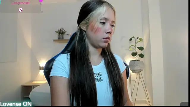 Snapshot of nataly_rodri chatting on 05-15-26, 02:18 nataly rodri online show from 05-15-26, 02:18