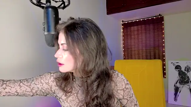 Snapshot of Emma__Blanco chatting on 10-02-25, 04:47 Emma  Blanco online show from 10-02-25, 04:47