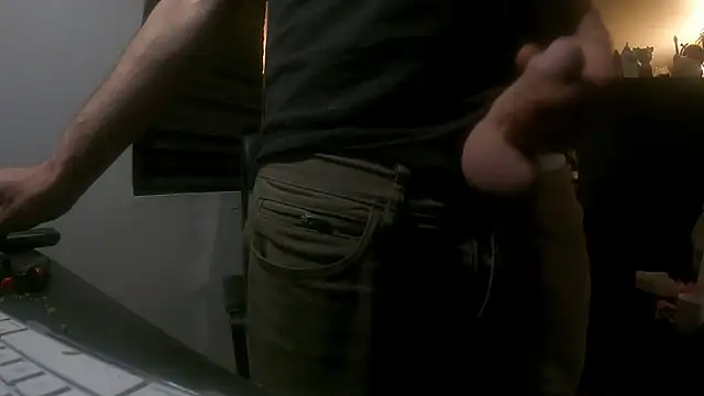 Snapshot of leanjamesdean chatting on 12-26-24, 02:27 leanjamesdean online show from 12-26-24, 02:27