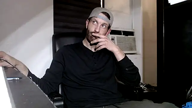 Snapshot of leanjamesdean chatting on 02-13-25, 02:20 leanjamesdean online show from 02-13-25, 02:20