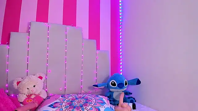 Snapshot of AliiceBrown_ chatting on 01-12-25, 11:07 AliiceBrown online show from 01-12-25, 11:07