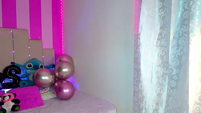 Snapshot of AliiceBrown_ chatting on 10-04-25, 05:16 AliiceBrown online show from 10-04-25, 05:16