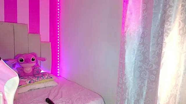 Snapshot of AliiceBrown_ chatting on 10-29-25, 04:48 AliiceBrown online show from 10-29-25, 04:48