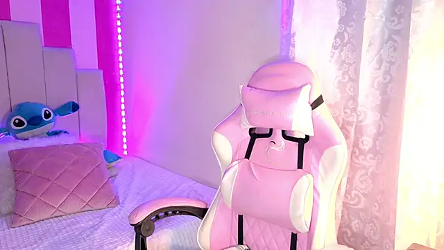 Snapshot of AliiceBrown_ chatting on 11-23-25, 05:07 AliiceBrown online show from 11-23-25, 05:07