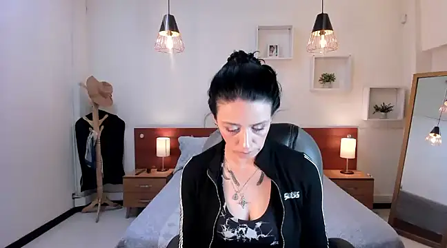 Kristen Garner online show from 12-20-24, 05:29