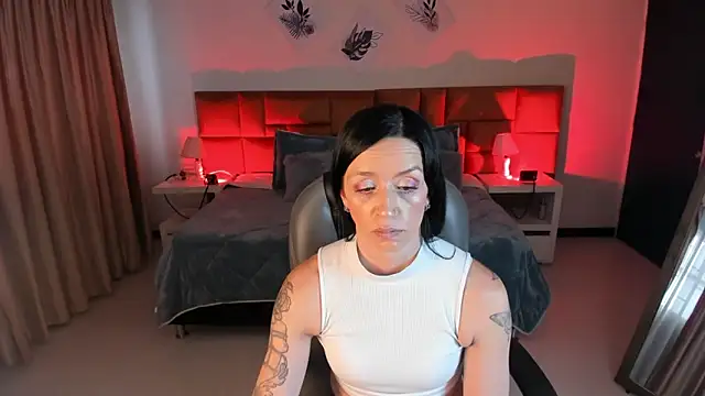 Kristen Garner online show from 09-26-25, 08:13