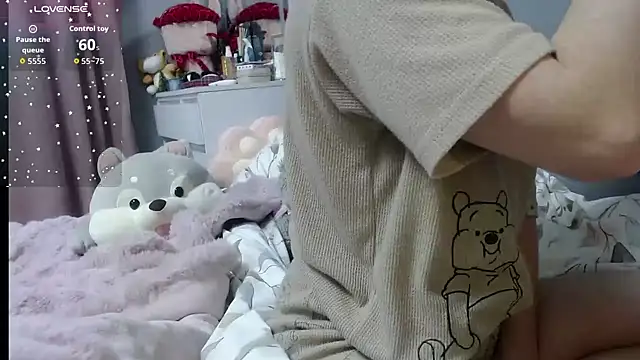 Snapshot of Viktoriiya_bald chatting on 02-11-26, 01:10 Viktoriiya bald online show from 02-11-26, 01:10