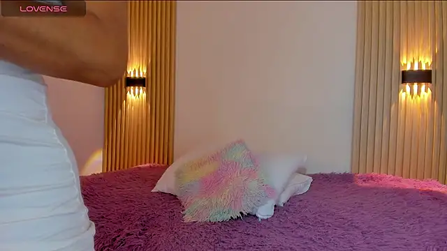 EmilyEvans7 online show from 04-23-26, 02:30