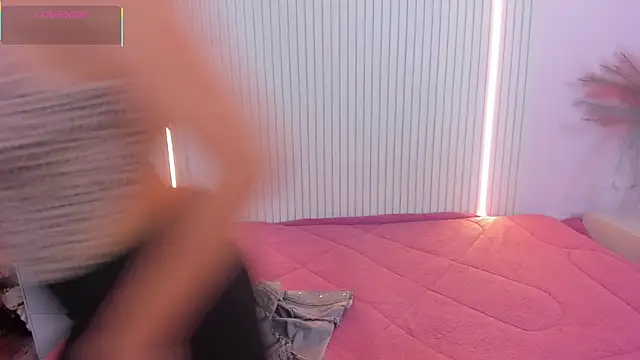 EmilyEvans7 online show from 04-27-26, 07:34