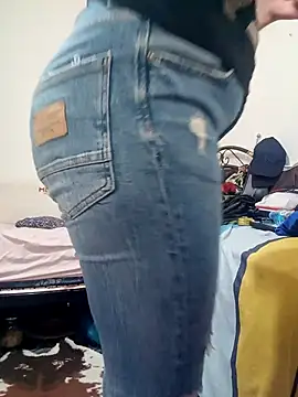 Snapshot of lolo890 chatting on 10-24-25, 04:25 lolo890 online show from 10-24-25, 04:25