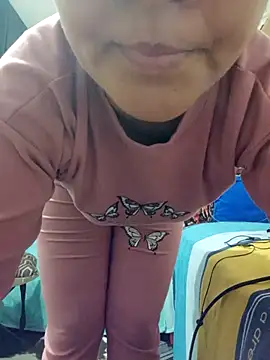 Snapshot of lolo890 chatting on 11-08-25, 02:17 lolo890 online show from 11-08-25, 02:17